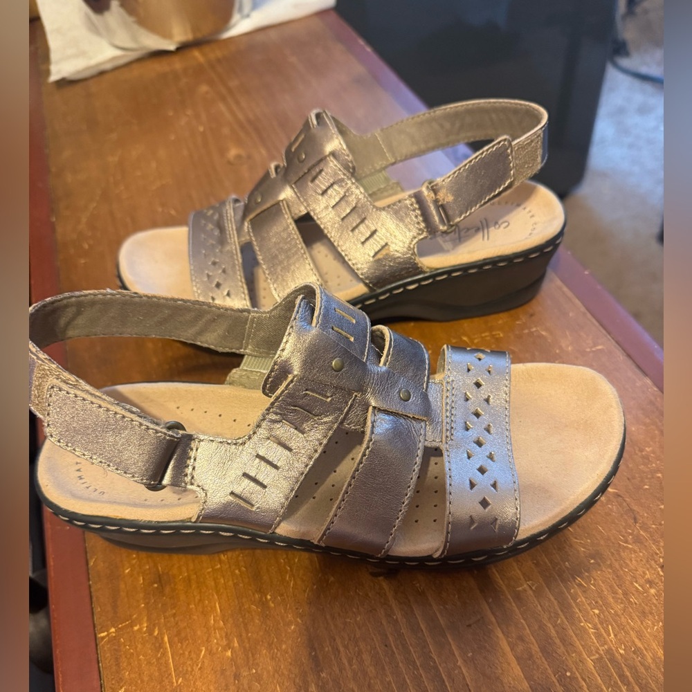 Clarks Collection Women's Sandals Size 6 Color:Bronze. Lightweight and Airy.